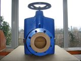 HO Pinch Valve in Closed Position